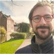 Profesor de biología y ciencias con estudios en Medicina