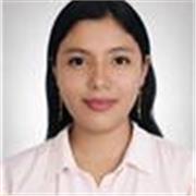 Profesora de apoyo en clases online a estudiantes de primaria