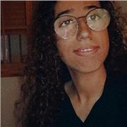 Estudiante, ofrece clase de inglés a niños de primaria