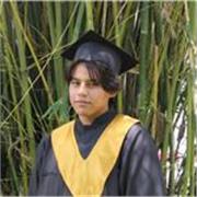 Soy un profesor de inglés y estoy aquí para ayudar a jóvenes que tengan problemas con el idioma