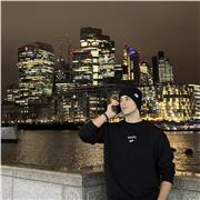 Profesor de matemáticas, física, tecnología, etc, apto para enseñar a gente de cualquier edad de forma activa sencilla y dinámica