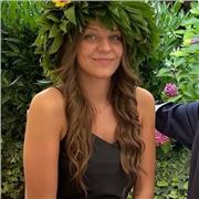 Laureata in lingue offre ripetizioni e aiuto compiti in inglese, storia, italiano