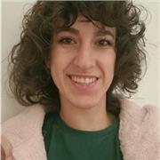 Soy una persona muy dinámica y versatil, y así me gusta que sean mis clases. Siempre intento hacer partícipe al alumno de todo y no reducir las clases a teoría