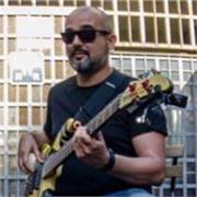 Lezioni di basso elettrico rivolte a principianti. Mi propongo di fornire elementi elementi tecnici e teorici allo strumento