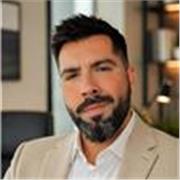 Profesor de Oratoria y Comunicación con + 7 años de experiencia en ponencias y formaciones.