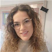 Profesora de diferentes materias apta para diferentes edades