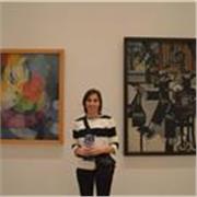 Mi nombre es Valeria Gizzarelli y desde pequeña me gusta leer y observar los detalles de las cosas. Soy profesora desde hace 10 años y he dado clases a adolescentes y adultos de todas las edades.
Cuando ingresé a la universidad sabía que la Historia del a