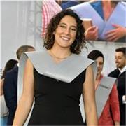 Profesora de Portugués imparte clases a todos los niños y niñas