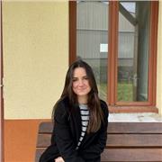 je peux enseigner le français, autant en aide aux devoirs qu’en soutien scolaire puis pour des élèves niveau primaire/collège