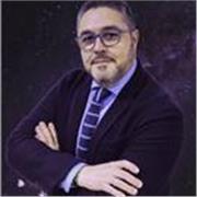 Profesor de Fotografía titulado con más de 20 años de profesional.