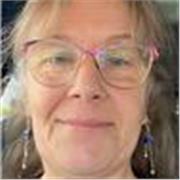 Soy profesora de dibujo y pintura, ilustradora y diseñadora gráfica. Me encanta enseñar. Imparto clases online.