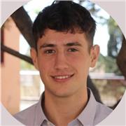 Futuro estudiante de física o ingeniería al que le encantan las matemáticas y que quiere compartirlas con el resto.