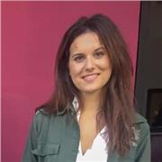 Profesora de Educación Infantil y Primaria, capacitada en dificultades de aprendizaje, titulada por la USAL. Formación en LSE.