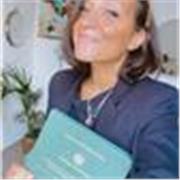 Laureata con Master I grado - parlo inglese spagnolo e francese