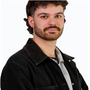 Cours de conception mécanique, dessin technique par un jeune ingé