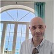 Laureato in psicologia del lavoro e delle organizzazioni, esperto in dipendenze patologiche, professional coach e orientatore professionale impartisce lezioni a studenti