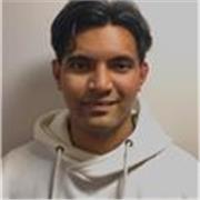 A full-time international student with 3 years' experience of teaching English to primary students.