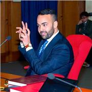 Laureato in Giurisprudenza, impartisce lezioni di diritto a studenti universitari nonché di licei e di istituti tecnici