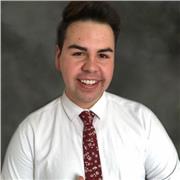 Profesor chileno de portugués, habiendo residido en Brasil, con amplio dominio en el idioma portugués