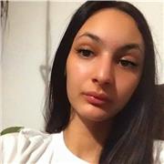 Studentessa del liceo scientifico impartisce lezioni private a studenti delle scuole elementari/medie