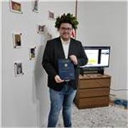 Competente, serio, simpatico e comprensivo. Non ti resta che provare!