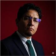 Maestro de programación con experiencia en diseño UI/UX y videojuegos