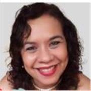 Profesora de Matemáticas imparte clases desde básica hasta pre universitario