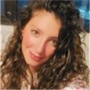 Me defino como una persona responsable, amable y paciente. 
Puedo dar clases, a niños/niñas, jóvenes o adultos, o adultos, con o sin necesidades especiales.  Soy psicóloga clínica y tengo un master en psicopedagogía, también he trabajado de monitora, soy 