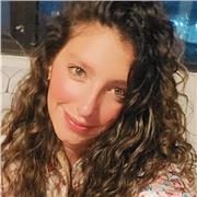Me defino como una persona responsable, amable y paciente. 
Puedo dar clases, a niños/niñas, jóvenes o adultos, o adultos, con o sin necesidades especiales.  Soy psicóloga clínica y tengo un master en psicopedagogía, también he trabajado de monitora, soy