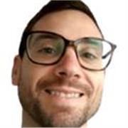 Tengo conocimientos matemáticos y económicos. Soy diplomado en ciencias empresariales y estoy acostumbrado a hablar en público