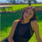 Diplomata in lingue impartisce lezioni di inglese francese italiano a studenti delle scuole medie e superiori, aiuto compiti