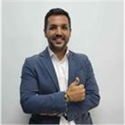 Graduado en Ciencias Políticas y de la Administración junto a un Máster en Comunicación Política y Gestión de Campañas Electorales