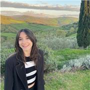 Laureata in Lingue, culture e società dell'Asia e dell'Africa mediterranea presso Cà Foscari ; Studentessa magistrale di cinese