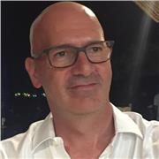 Trainer di PNL offre supporto e affiancamento a persone che desiderano essere più felici