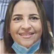 Psicologa imparte clases de lectoescritura