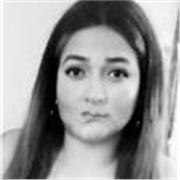 La Profesora imparte a clases a chic@s desde nivel secundaria