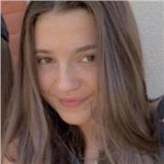 joven para impartir clases de matemáticas, química o lengua