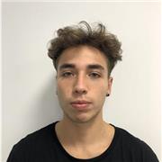 Estudiante de informatica da clases de informatica