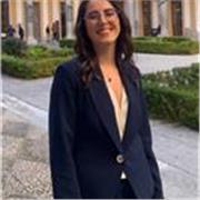 Laureata in Giurisprudenza ed abilitata all'esercizio della professione forense, offre lezioni private di Diritto.