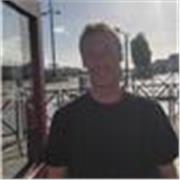 Multidisciplinaire, je peux enseigner différentes matières comme les sciences, l'anglais et le français et l'informatique.