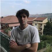 Insegnante di italiano,storia e geografia impartisce lezioni a studenti di scuole medie e superiori