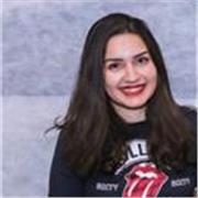 Organized and patient Portuguese tutor, teaching young adults online with a structured and engaging approach. 