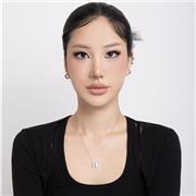 Native Korean speaker from Seoul with a creative background in fashion, offering fun and personalised Korean lessons for teenagers