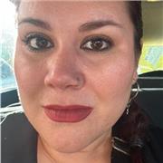 Profesora de historia titulada apta para todos los niveles.
