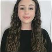 Soy una joven de 18 años, con buen nivel de inglés, con experiencia en este sector con niños pequeños. 