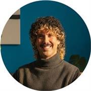 Senior en Marketing Digital y Estrategia con foco en rentabilidad, impacto social y sostenibilidad ofrece clases online prácticas