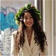 Sono una laureata magistrale in Lingue straniere e una traduttrice.
Offro lezioni private per materie umanistiche, inglese e spagnolo