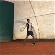 Offro lezioni private e personalizzate di tennis e padel per principianti di tutte le età.
