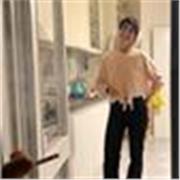 Docente di lettere propone lezioni online e a domicilio di: Letteratura (e Lingua) italiana, Storia, Inglese (Lingua e Letteratura), Cultura Generale per fini specifici (test, recuperi e simili), Scrittura (temi, saggi, approfondimenti analitici) - studen