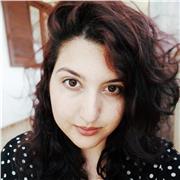 Studentessa di architettura grafica e design. Lezioni divise per livello. Base, intermedio, avanzato. Approccio al programma, creazione di loghi, impaginazione